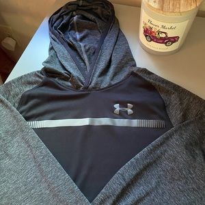 Boys under Armour pullover